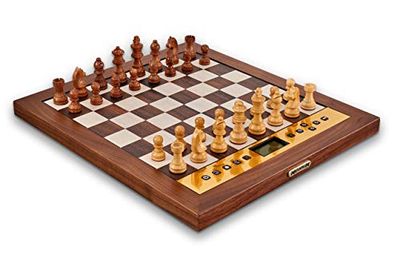 MILLENNIUM The King Performance chess computer - aesthetics, simple operation, versatile functionality perfectly combined. With LED move display, automatic strength adjustment in elegant wooden design