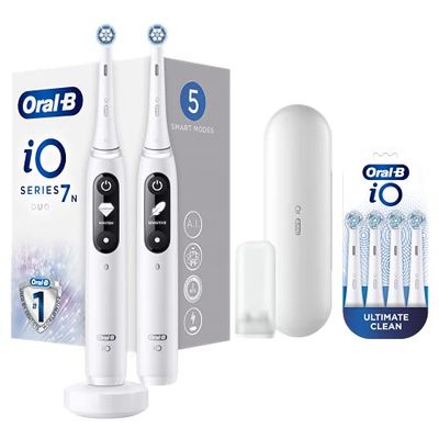 Oral-B iO - 7n - Brosse À Dents Électrique Rechargeable, 2 Manches Haut De Gamme Blancs, avec 4 Brossettes Ultimate Clean, 1 Étui De Voyage Premium