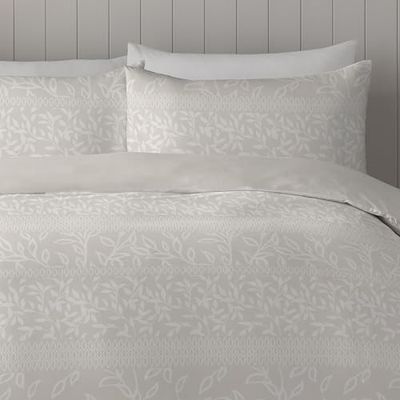 Appletree - Natural & White Floral Duvet Cover - King Bedding Size (230 x 220cm) - Soft Touch Velvet Bedding - 2 Pillowcases - Reverse Plain - Jacquard Natural Velvet Duvet Cover with Floral Leaves