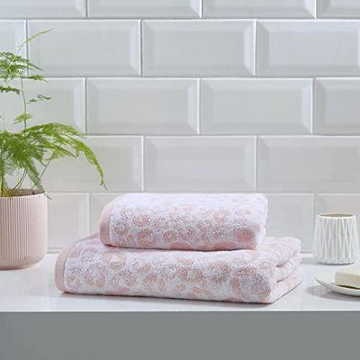 Fusion - Blush Pink Animal Print Bath Towel (70 x 130cm) - 100% Cotton - Cheetah/Leopard Paw Print - Safari Zoo Animal Towel - White & Pink Bath Towel/Bath Sheet - Bathroom Accessory
