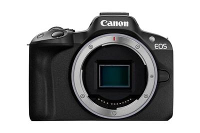 Canon EOS R50 + RF-S 18-45mm F4.5-6.3 IS STM - Creator Kit, con Microfono Stereo Canon DM-E100 e Tripod grip HG-100TBR