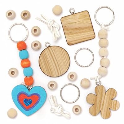 Baker Ross AX678 Houten Sleutelhanger Kits - Pack van 5, tas Dangler creatieve activiteiten voor kinderen kunst en ambachten of sleutelhanger maken projecten