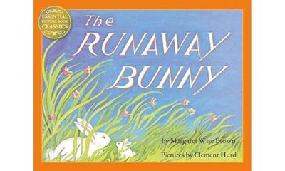 The Runaway Bunny: A gorgeous illustrated children’s book classic from the author of Goodnight Moon (Essential Picture Book Classics)