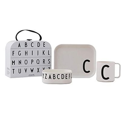 Design Letters Clásicos en Maleta 4 Piezas | Tritan Set de Regalo para Niños | Platos, Bol, Taza & Maleta de almacenamiento Para Bebé | Libre de BPA/BPS, Caída segura | Perfecto como regalo de Bautizo
