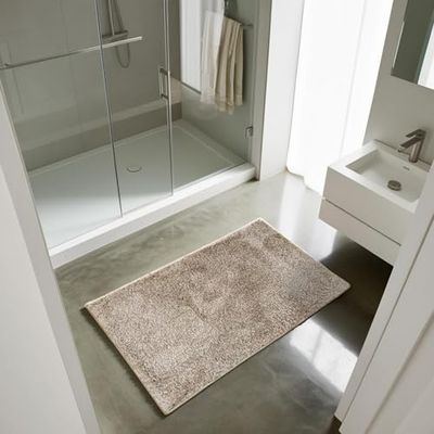 Comart - Tapis de Bain Faith - Tapis rectangulaire 45 x 75 cm - Doux et Moelleux - Poils Moyens - Séchage Rapide et résistant à l'eau - Antidérapant - Lavable en Machine - Beige/Marron