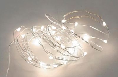 WatioWave Guirlande de fil 5 m avec 50 LED, CA 230 V, IP44 - Idéale pour décorer l'intérieur et l'extérieur avec une lumière chaude et festive.
