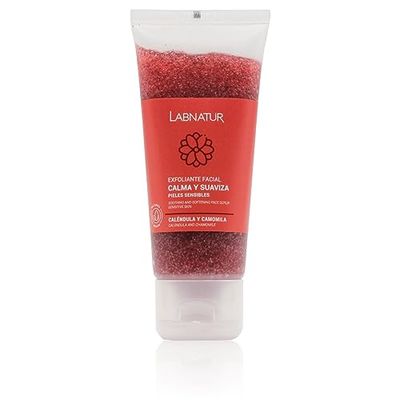 Ansiktsskrubb. Calendula och kamomill. 100 ml, tar bort svarta fläckar och orenheter. Jämnar ut tonen. Mjukar upp huden, förhindrar akne. Aktiverar cirkulationen.