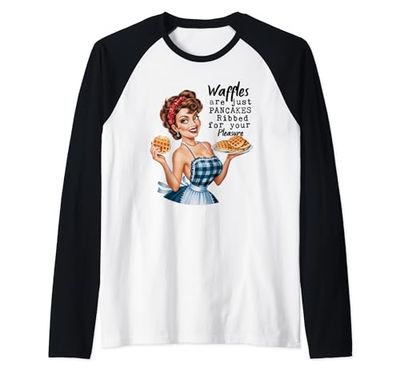 Vintage Trophy Esposa 50's Pinup Chica Waffles Ama de casa Mamá Camiseta Manga Raglan