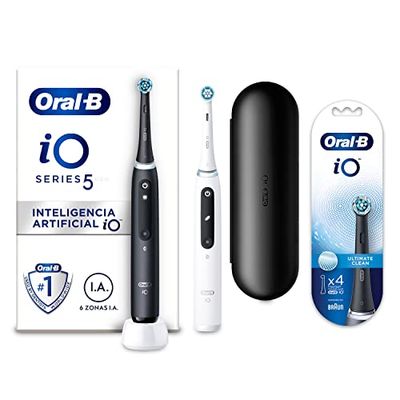 Oral-B iO5 Cepillos de Dientes Eléctricos (Pack de 2) Blanco y Negro con 2 Mangos Recargables, tecnología Magnética iO, 2 Cabezales de Recambio y Funda de Viaje + 4 Cabezales Negros Ultimate Clean