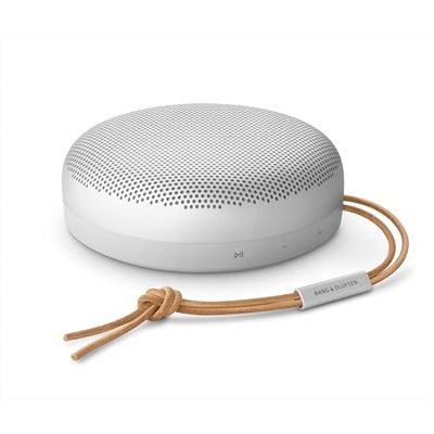 Bang & Olufsen Beosound A1 (2.ª Gen) Altavoz Bluetooth Inalámbrico Portátil Resistente al Agua y al Polvo con Sonido de 360 Grados, Alexa y Speakerphone, Hasta 18 horas de Batería Grey Mist