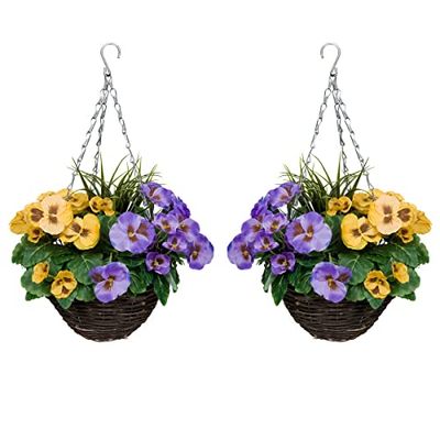 2X kunstmatige hangende paarse en gele viooltjes en decoratieve grassen (Set van 2), rotan ronde mand