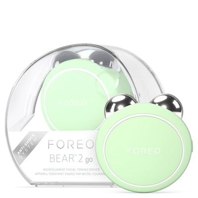 FOREO BEAR 2 go, Tonificador facial de microcorrientes para llevar de viaje, Masajeador facial antiarrugas, Reductor de papada, Lifting facial inmediato, Reafirma y define, Pistachio