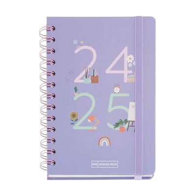 Miquelrius Mi Lugar Agenda scolaire 24-25 septembre 2024 à août 2025, dimensions 125,5 x 178 mm, un jour par page, double spirale métallique, couverture en carton doublé, fermeture avec élastique,