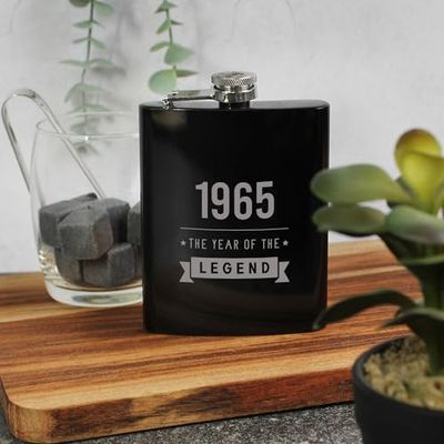 eBuyGB Engraved Black Metal Hip Flask 1965 The Year of The Legend, 60th Birthday Gifts for Men, Milestone Sixtieth Gift for Men, 7oz Whisky Flask