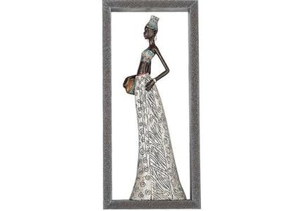 FIGURA RESINA MUJER EN MARCO DM