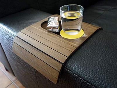 Mini tavolino laterale da bracciolo divano in legno con sottobicchiere e porta snack personalizzabile noce scuro e giallo Piccolo vassoio colorato lato poltrona per salotto o soggiorno moderno