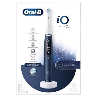 Oral-B Spazzolino Elettrico Ricaricabile iO 7N, Sensore di Pressione, Display Interattivo, Intelligenza Artificiale, Ricarica Rapida, 2 Testine, 1 Spazzolino, 1 Custodia da Viaggio, Blu, Idea Regalo