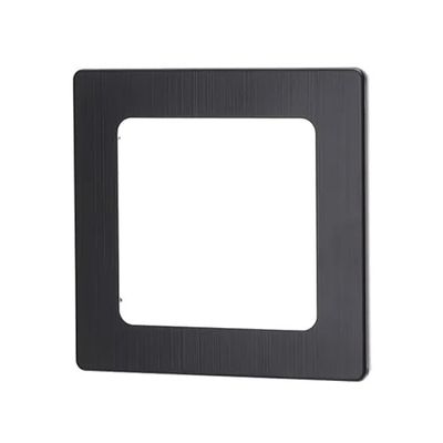 Wandbord van aluminium in Duits/Frans design, inclusief sleutel en elegante zwarte afwerking. Ideaal om stijl en functionaliteit toe te voegen aan elke ruimte.
