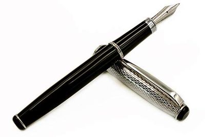 Grifos - Penna stilografica con cappuccio in argento sterling 925 - Corpo laccato nero lucido - Ricaricabile con converter e cartucce - Eleganza Artigianale - Made in Italy