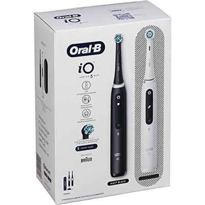 Oral-B iO 5 Spazzolino elettrico con tecnologia magnetica, 2 testine di ricambio, 5 modalità di pulizia, indicatore LED e custodia da viaggio, nero opaco