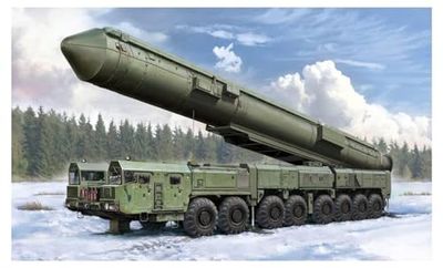 Hobbyboss HBB82952 1:72-15U175 TEL di RS-12M Topol-M ICBM Complex Scale Model kit