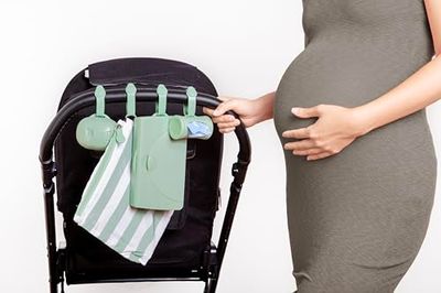 Ubbi Cadeauset voor onderweg luiers, inclusief aankleedkussen en tas, doekjesdispenser, fopspeenhouder en zakdispenser, benodigdheden voor pasgeborenen, salie