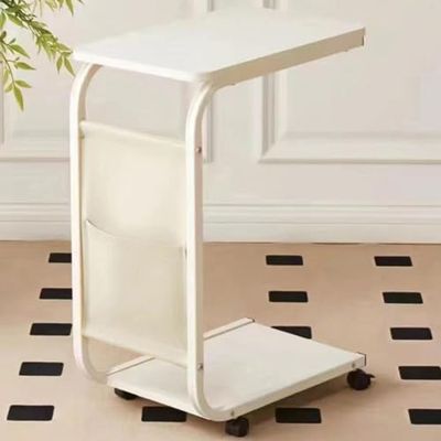Shally Dogan Bijzettafel voor bank en bed, met draaibare wielen, salontafel en plank, wagen met opbergtas, ideaal voor woonkamer, slaapkamer, kinderkamer (wit)