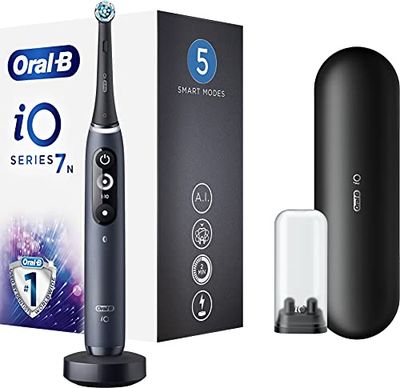 Oral-B iO 7n, Brosse à Dents Électrique Rechargeable, Souple pour Voyage, Détecteur de Position, 1 Brossette et 1 Étui de Voyage Premium Offert, Connexion Bluetooth, Noir