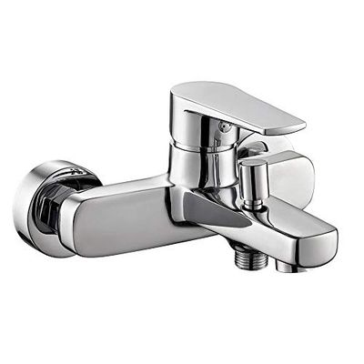 Rubinetto monocomando per vasca FUS con deviatore a 2 vie, attrezzatura per doccia a mano, supporto e flesso. Realizzato in ottone cromato lucido. Include cartuccia, eccentriche e abbellimenti.