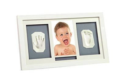 Adora NP 018 - Fotolijst met opdruk als herinnering om zelf vorm te geven uit een gips achtige kneedmassa voor hand en/of voetafdrukken voor uw baby. Perfect voor de doop als doopgeschenk