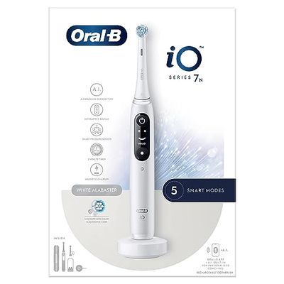 Oral-B Spazzolino Elettrico Ricaricabile iO 7N, Sensore di Pressione, Display Interattivo, Intelligenza Artificiale, Ricarica Rapida, 2 Testine, 1 Spazzolino, Custodia da Viaggio, Bianco, Idea Regalo