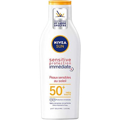 NIVEA SUN - Latte Solare Sensitive Protection Immediate FPS 50+ - Protegge Dai UVA/UVB & Irritazioni Del Sole - Aloe Vera & Antiossidanti - Formula Non Profumata e Non Grassa - Pelle Sensibile - 200