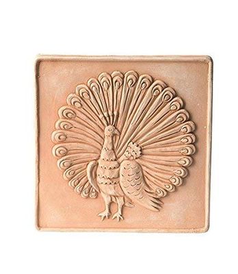 PANNELLO DA PARETE"PAVONE" IN TERRACOTTA FATTO A MANO; ALTEZZA CM. 18, LARGHEZZA CM. 18.