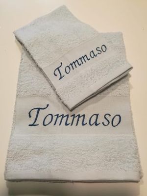 ARTEA DI ALICE Set 2 Asciugamani Personalizzati in 100% Cotone italiano – Nome Ricamato – Extra Morbidi e Ultra Soffici – Perfetti per Bagno, Spa, Hotel – Regalo Elegante – Made in Italy