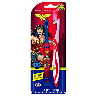Naturaverde | Kids - Warner Bros Wonder Woman - Set de cepillos de dientes Mini-Me, 1 cepillo de dientes para adultos y 1 cepillo de dientes de bebé, juego de cepillos de dientes divertidos, cepillos de dientes Wonder Woman