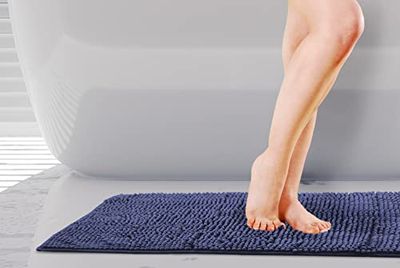 Emma Barclay Noodle Soft Touch Antislip Badkamertapijt in Navy - Badmat 45x75cm