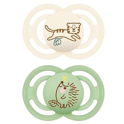 MAM Perfecte fopspeen in set van 2, voor een gezonde tand- en kaakontwikkeling, babyfopspeen van duurzame en biologisch hernieuwbare materialen, met fopspeenbox, 6-16 maanden, tijger/egel