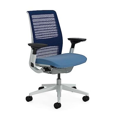 Steelcase Think, chaise de bureau ergonomique avec soutien lombaire LiveBack, accotoirs 4D et design durable Cobalt