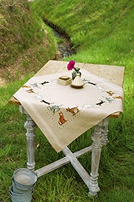 Vervaco Embroidery: Tablecloth: Cats, 100% Cotton, Multi-Colour, 40 x 2 x 20 cm