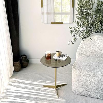 Hanah Home Élégante Table latérale avec Dessus en Verre trempé et Cadre en métal, 40 x 45 x 40 cm, Finition dorée et Bronze, Parfaite pour Les Salons et Les Chambres Modernes