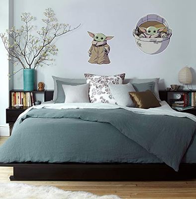Komar 14061h Mandalorian 14061h-Adhesivo Decorativo para Pared, diseño de Star Wars The Child, Fantasía, Größe 50 x 70 cm