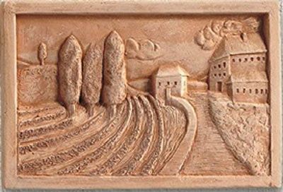 PANNELLO DA PARETE"CAMPAGNA" IN TERRACOTTA FATTO A MANO ; ALTEZZA CM. 21, LARGHEZZA CM. 31, PROFONDITA’ CM. 3,5. MADE IN ITALY