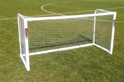 POWERSHOT® Foot Pro 2,4 m x 1,8 m - tillverkad i Tyskland - 2 års garanti och kan installeras året runt! (med bärväska)