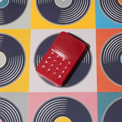 MISTER GADGET, HT0147, Boite à Effet Sonore Rouge, Parfait pour Des Ambiances Sonores Amusantes et Créatives, Idéal pour Les Fêtes et Les Événements, Fonctionne Avec Des Piles