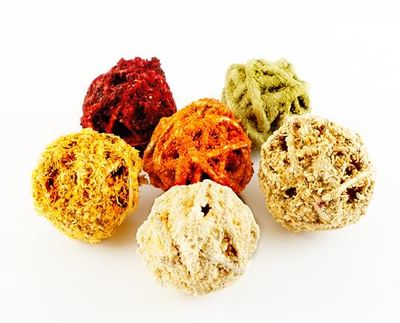 Juego de 6 Bolas de Aperitivos para hámster, cobayas y Conejos, Juguete de ratán, crujientes para hámsters y Conejos, Accesorios para roedores, Comida para Animales pequeños