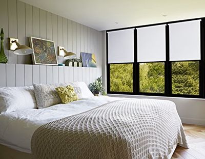 Amazon Basics Estor enrollable opaco, protección ultravioleta, aislamiento térmico, recortable, sin necesidad de taladrar, 56 x 150 cm, color negro