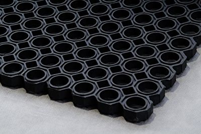 Doortex Octomat czarna odporna na warunki atmosferyczne, wytrzymała mata wejściowa do użytku na zewnątrz – 80 cm x 60 cm