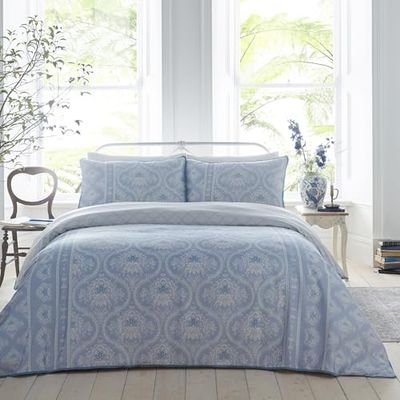 Appletree - Blue Delftware Duvet Cover - Super King Bedding Size (260 x 220cm) - 100% Cotton Sateen - Piped Edge - 2 Pillowcases - Damask Duvet Cover in Blue - Blue Bedding/White Bedding