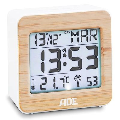 ADE Radio Despertador Digital con batería, con indicador de Temperatura, pequeño y Compacto, Despertador con luz y función de repetición, Carcasa de bambú auténtico