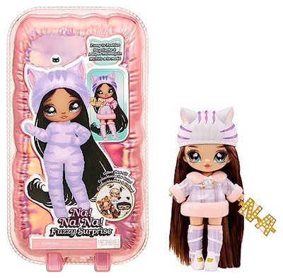 Na Na Na Fuzzy Surprise Serie 1 - CATIE CAT - Bambola fashion snodata 18 cm - ispirata a un gatto con corpo floccato, berretto, occhiali, vestito e scarpe - Età 4+ anni